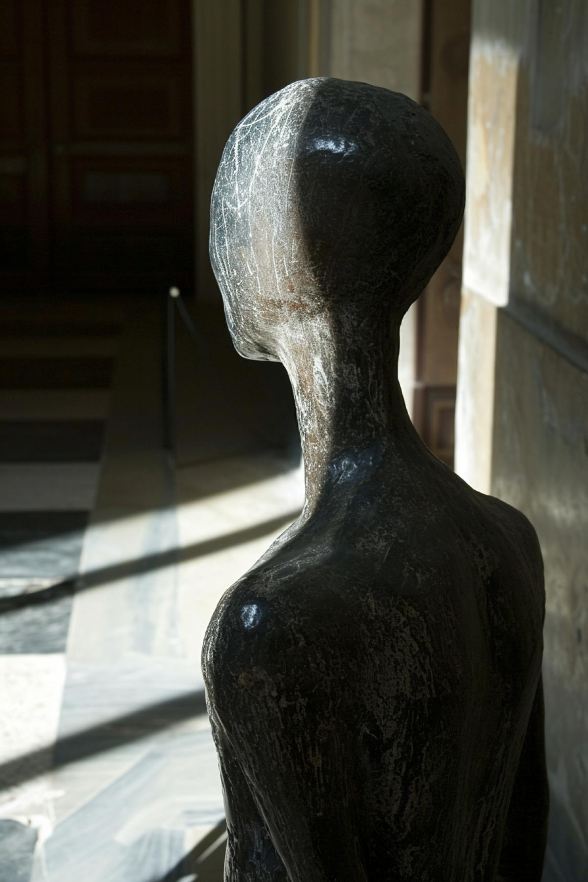 The shadow cast by the figure represents the difficulties and illnesses left over from the past year, but also points to the light ahead.