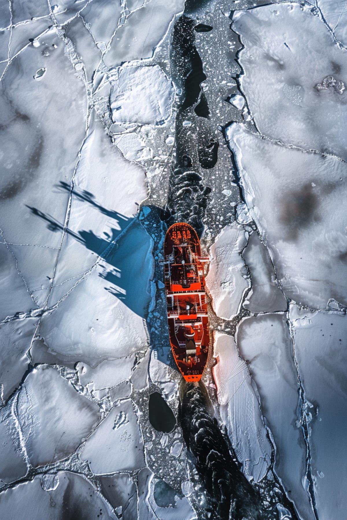 A nuclear icebreaker breaks through the ice, a birds eye view, incredible beauty.