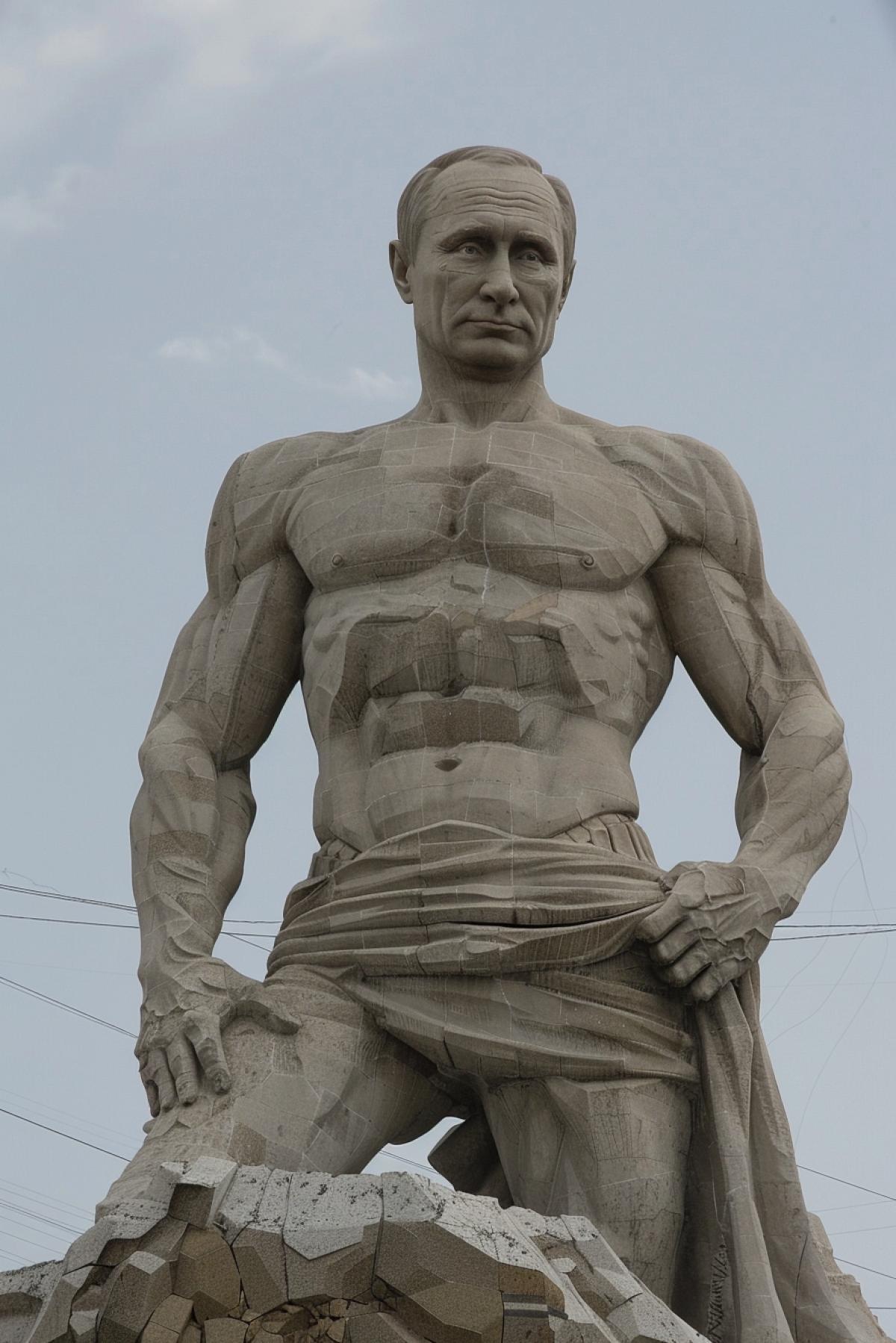 Monument to Putin in the style of a Greek statue