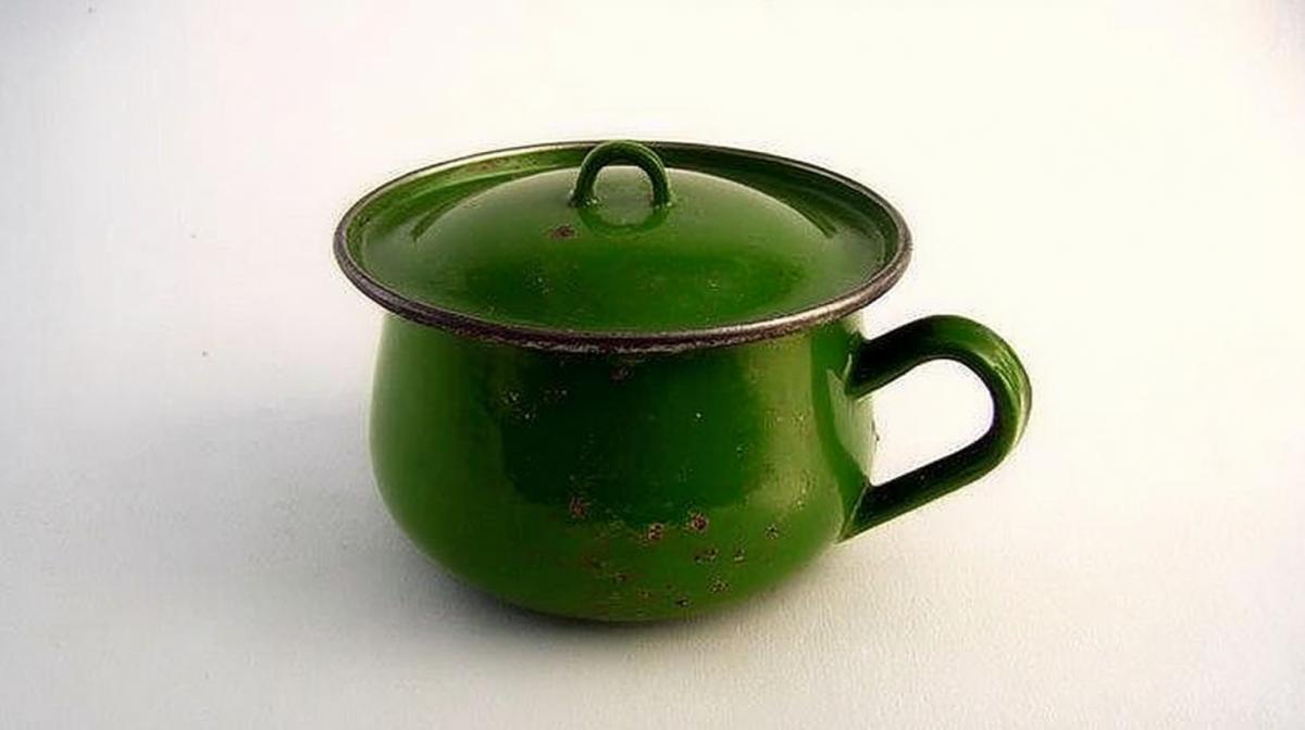 green enameled pot for children of the USSR