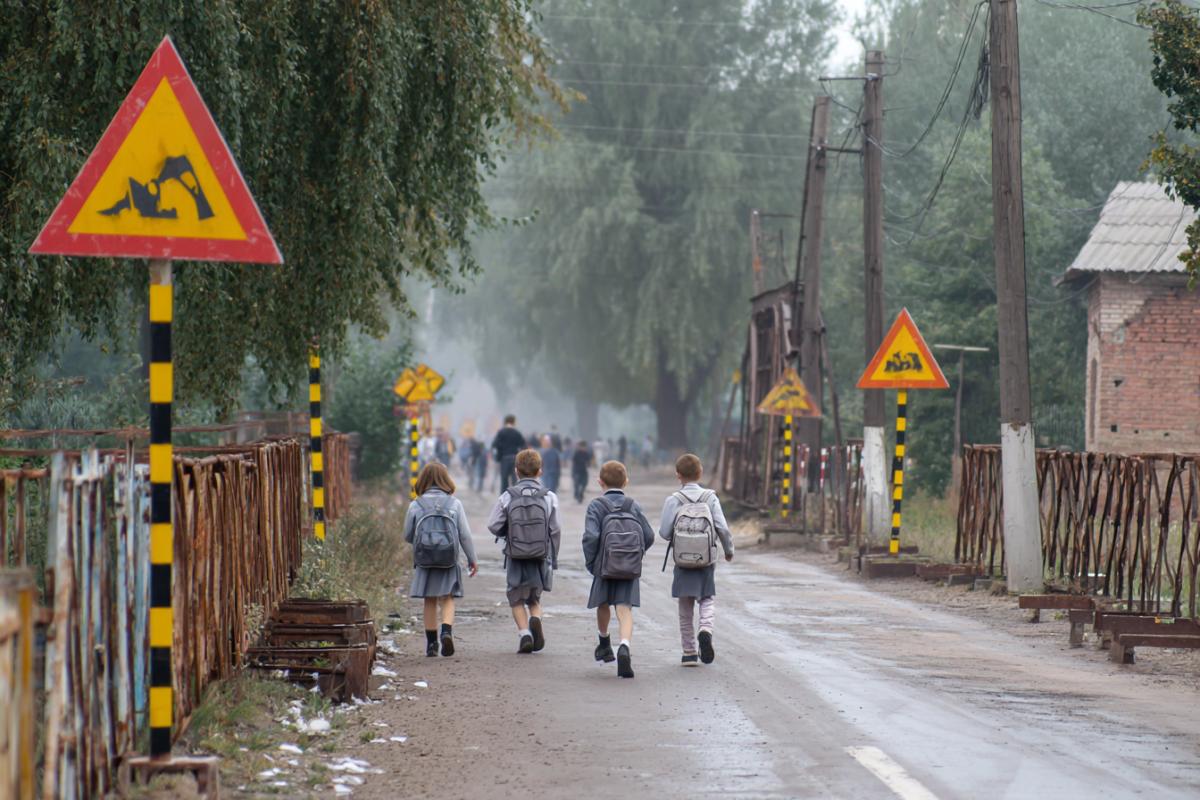 Dangerous with obstacles road to school, schoolchildren go along it
